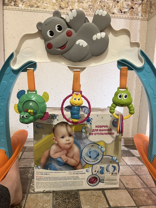 Дуга Chicco музыкальная и коврик для ванной 2в1 со стульчиком