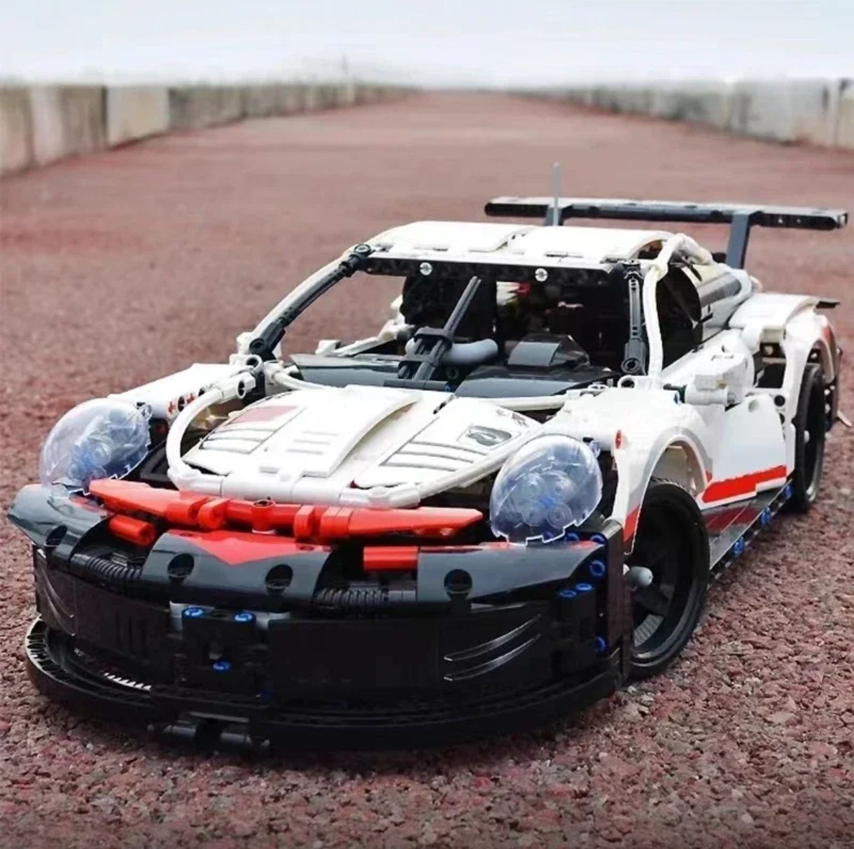 Tip lego mașină Porsche 911 RSR