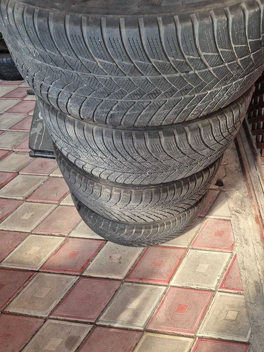 Anvelope iarna Bridgestone Blizzak impecabile 225 60 17