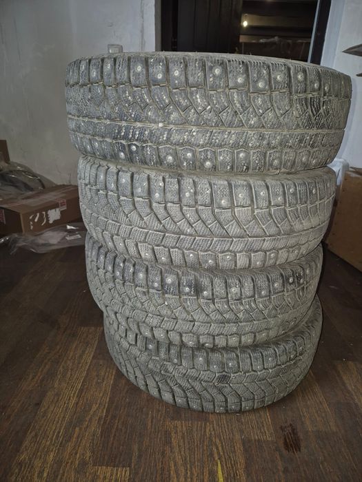 Продам зимнюю шипованную резину