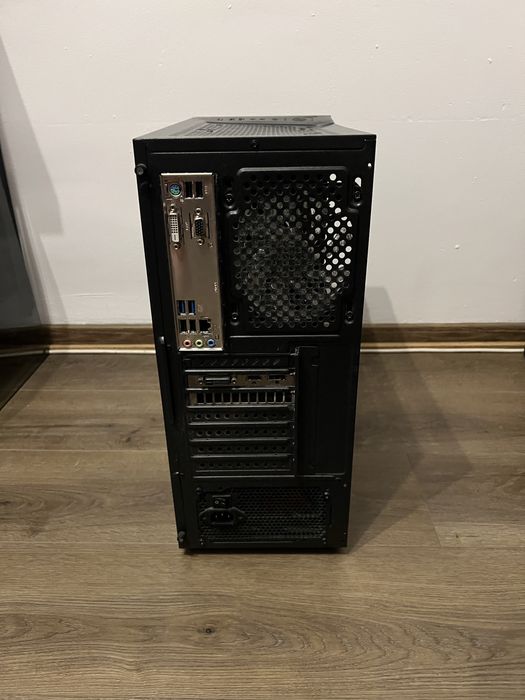 Calculator de vanzare/piesle componente ale calculatorului