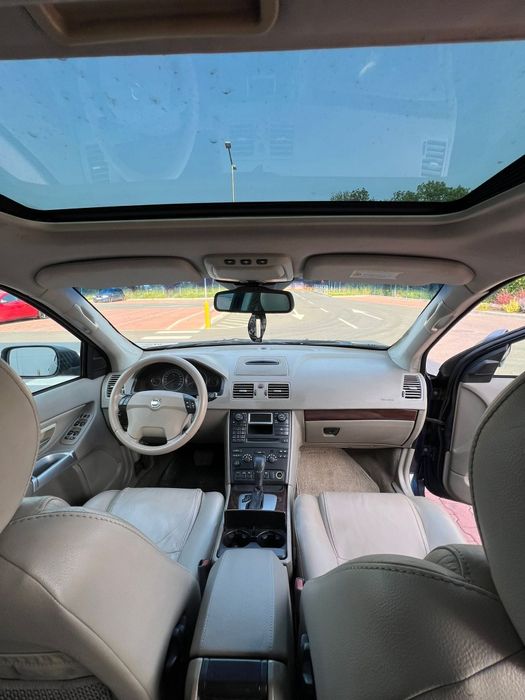 Volvo Xc 90 ---  3950aeuro