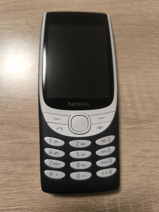 Два смарт часовника и телефон Nokia 8210 4G