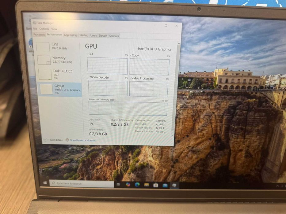 Hope Amanet P4 / Dell Vostro 3530 I5 13TH 8 Ram