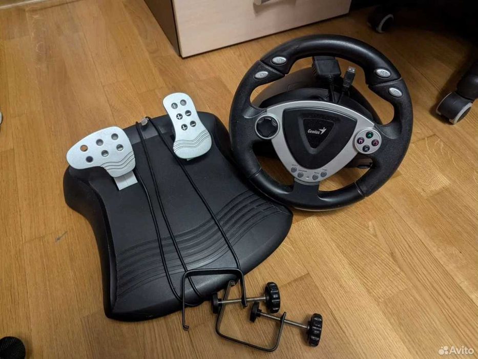 Игровой руль Genius