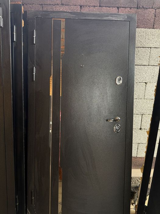 Железная дверь в отличном состоянии