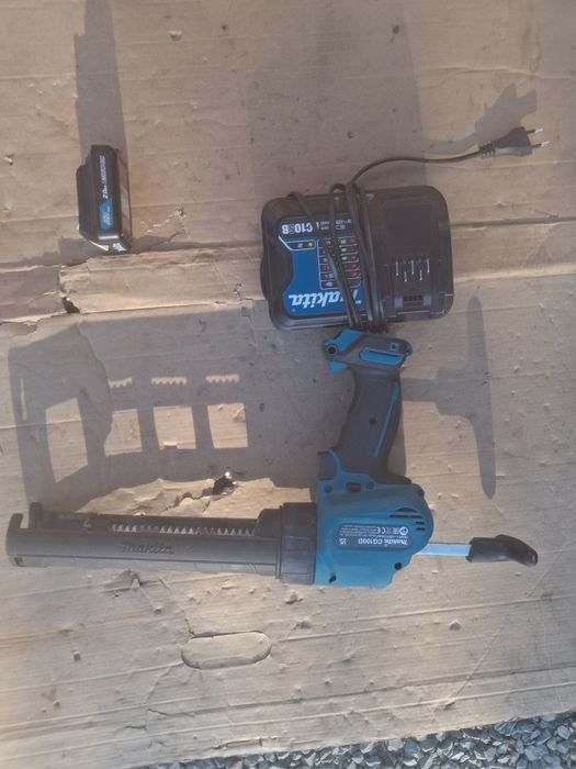 Pistol silicon makita cg 100 d.