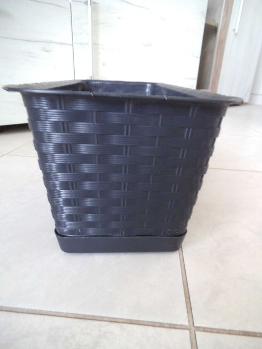 Саксии - керамични, пластмасови