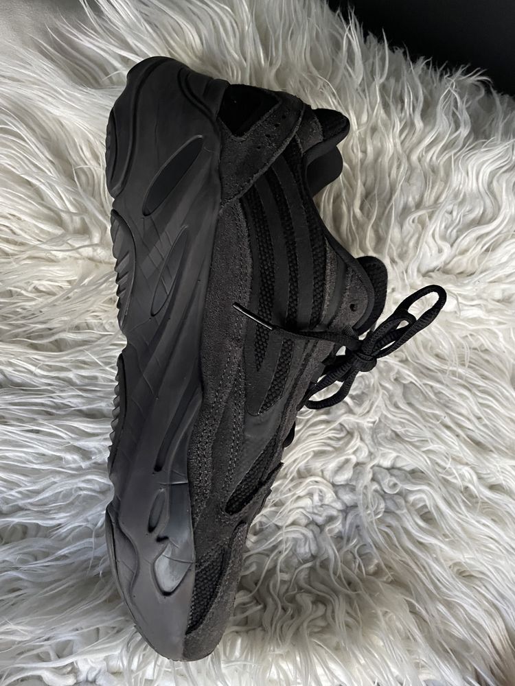 Yeezy Boost 700 V2 Vanta