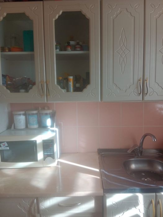Продаеться  мебель срочно диван стол стулья гарнитур…………………………………………..