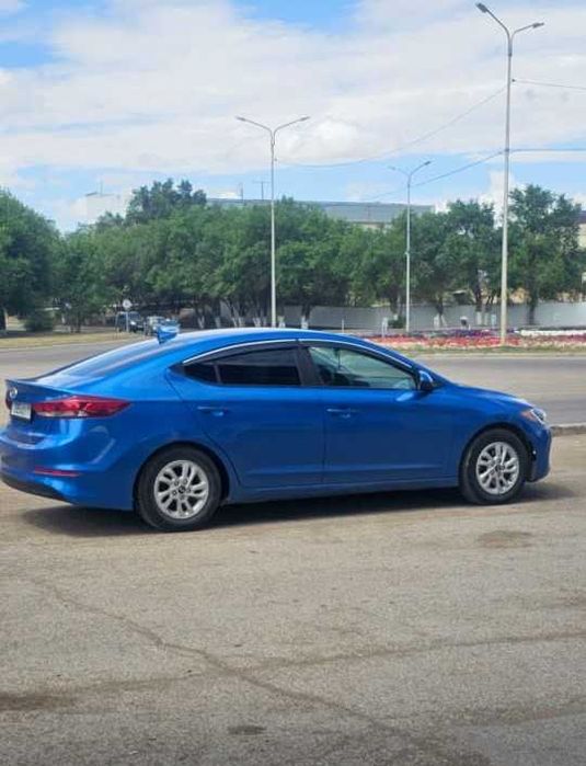Автомашина Hyundai Elantra