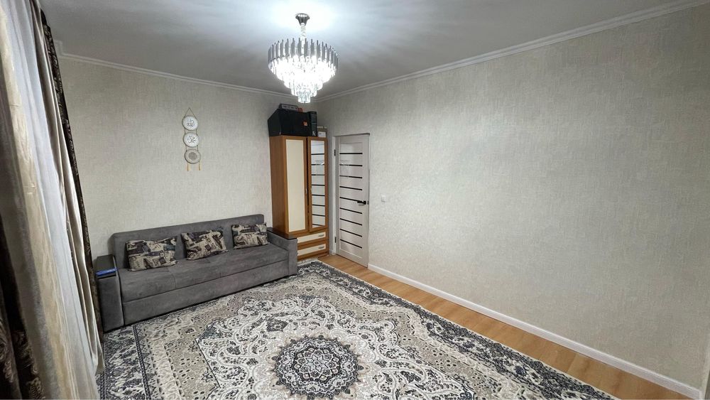 Подселение для девушек, комната