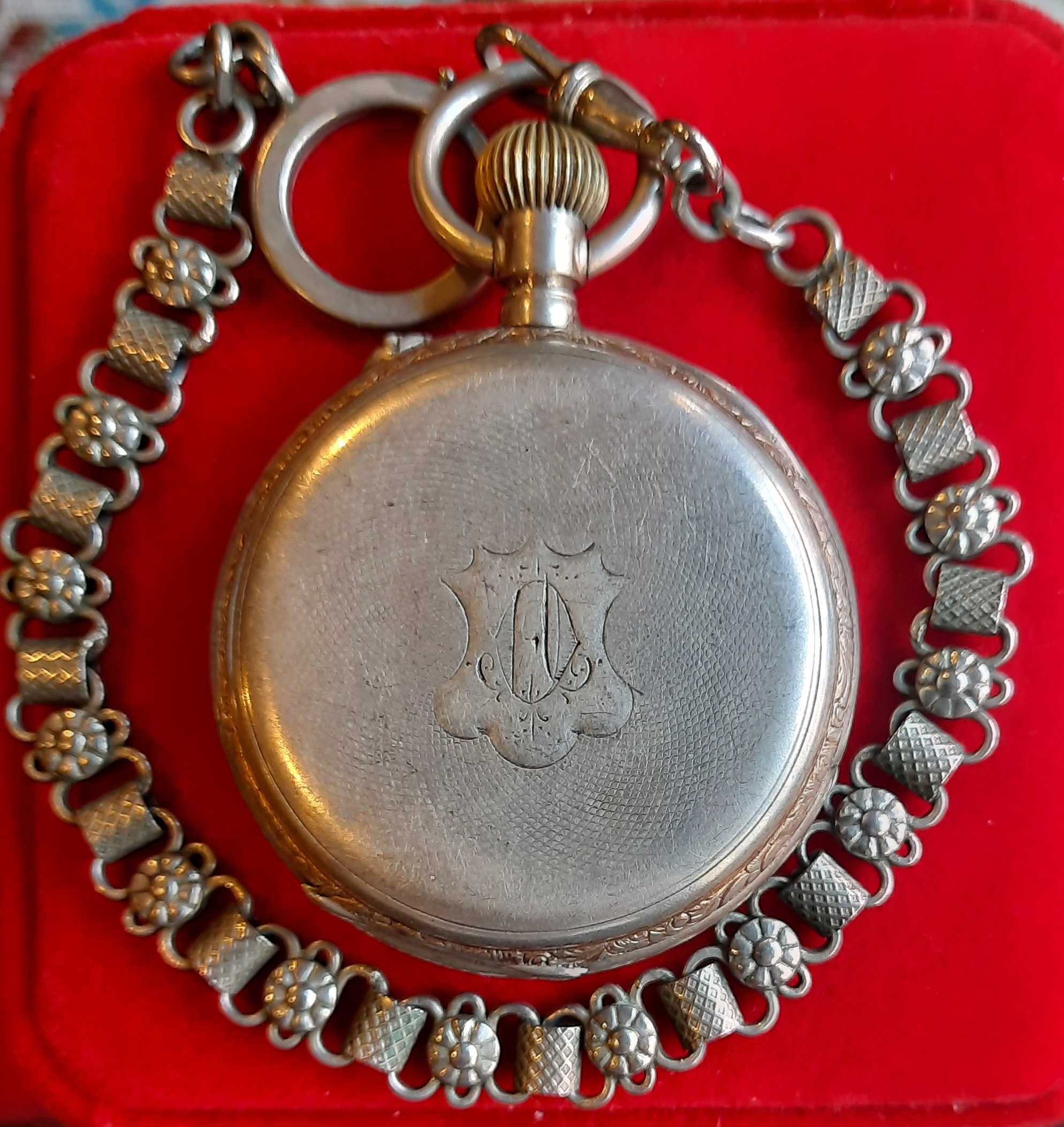 Старинен сребърен Швейцарски джобен часовник с кюстек.