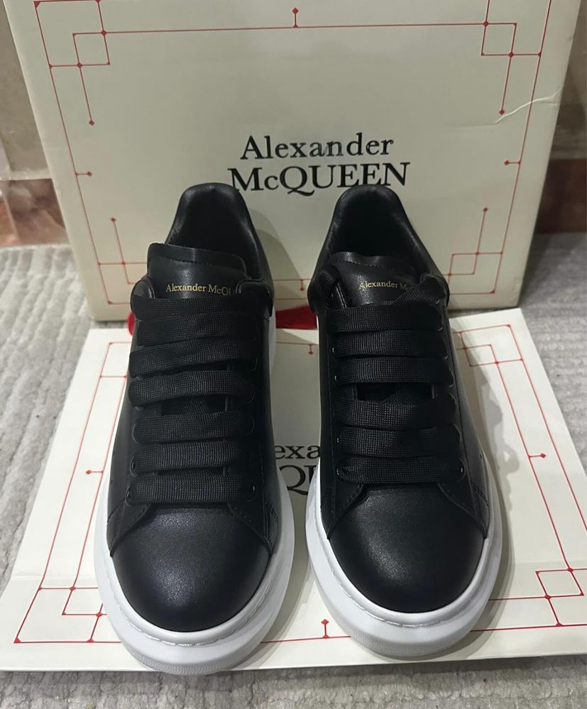 Alexander McQueen 40