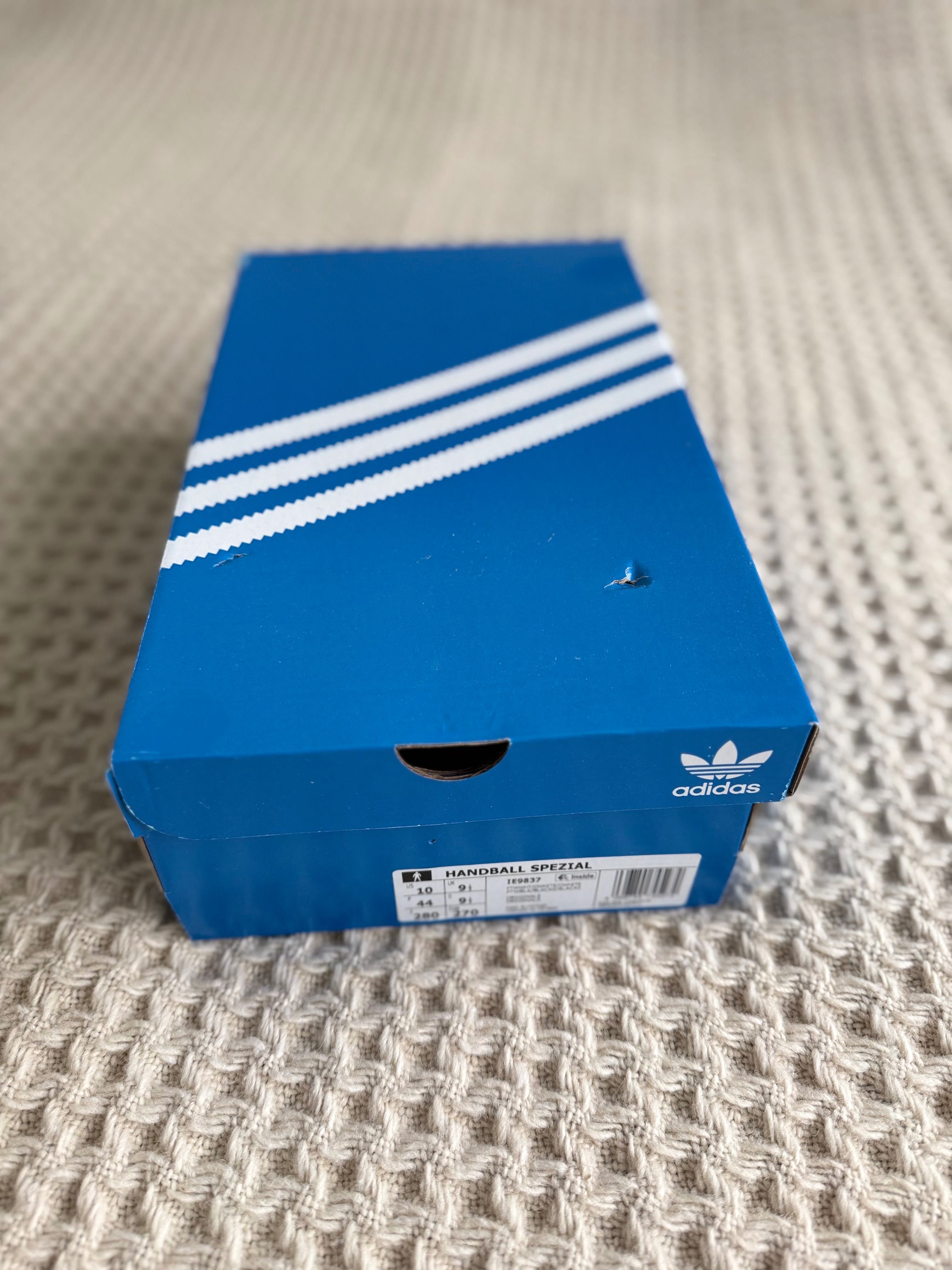 РЕЗЕРВИРАНИ !Adidas-много красив, ТОП модел, ест.кожа !