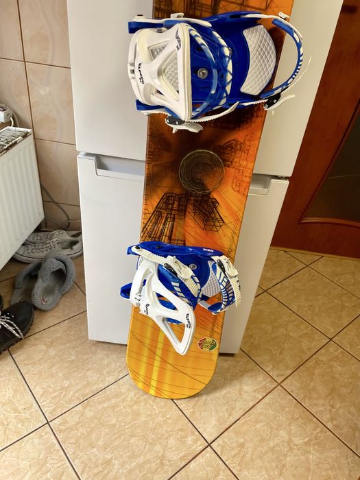 Placa  snowboard 155 cm cu legaturi
