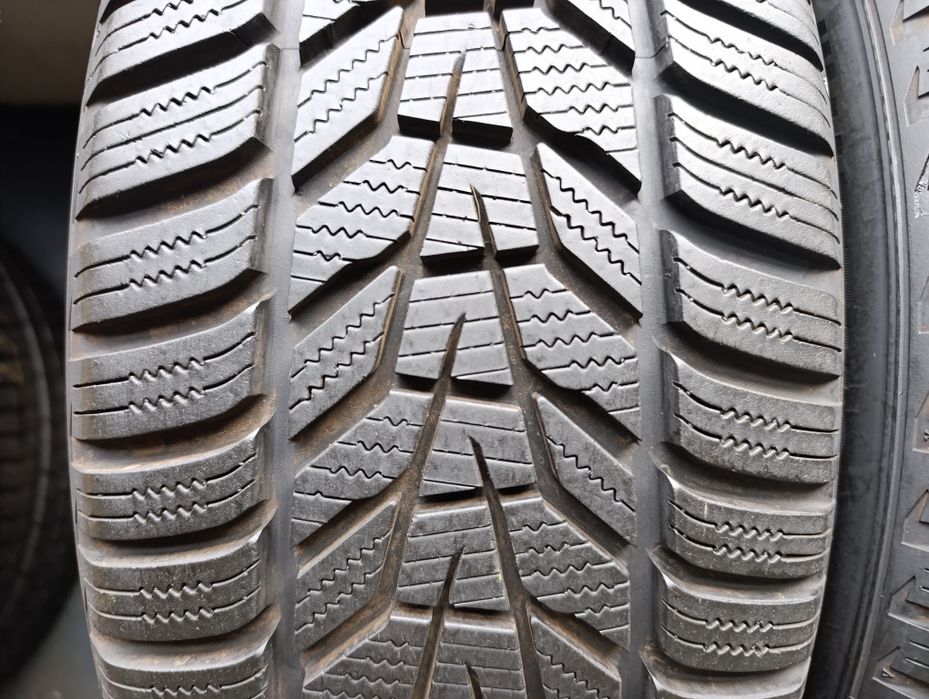 Anvelope de iarnă 215 55 18 Hankook dot 2023