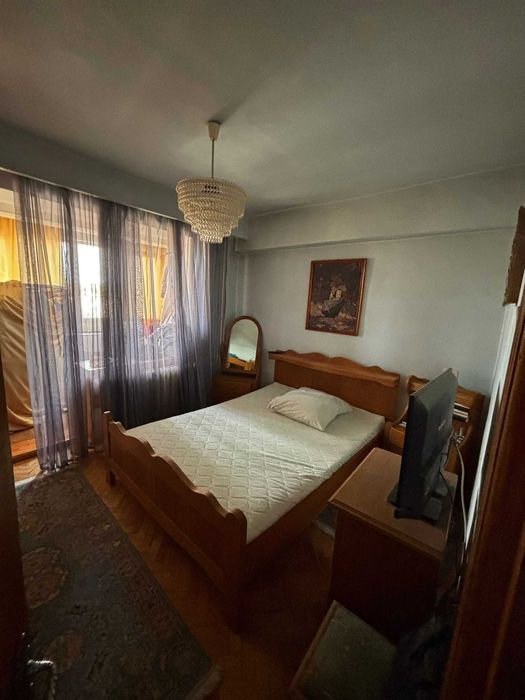 Apartament central cu 3 camere