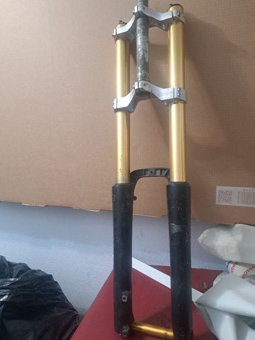 Двукоронна вилка DH 26