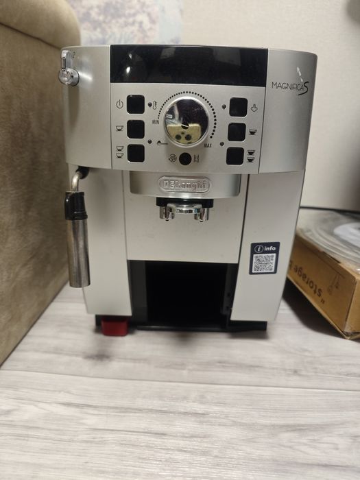 Кофемашина Delonghi Magnifica S ECAM 22.110.SB серебристый