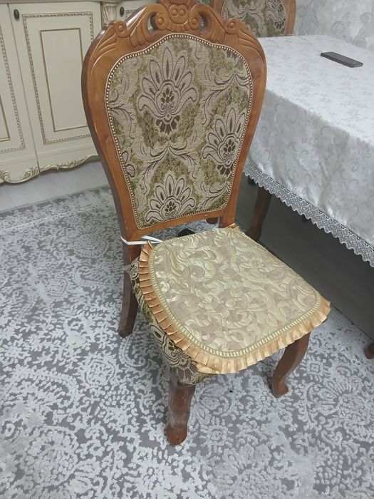 Стол стуля-4 шт и кухонный стол