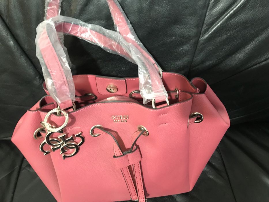 Geanta de umar Guess roz noua