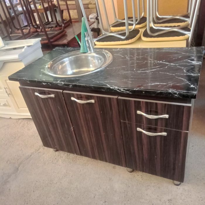 Газ плиталар ва бошкалар сотилади.