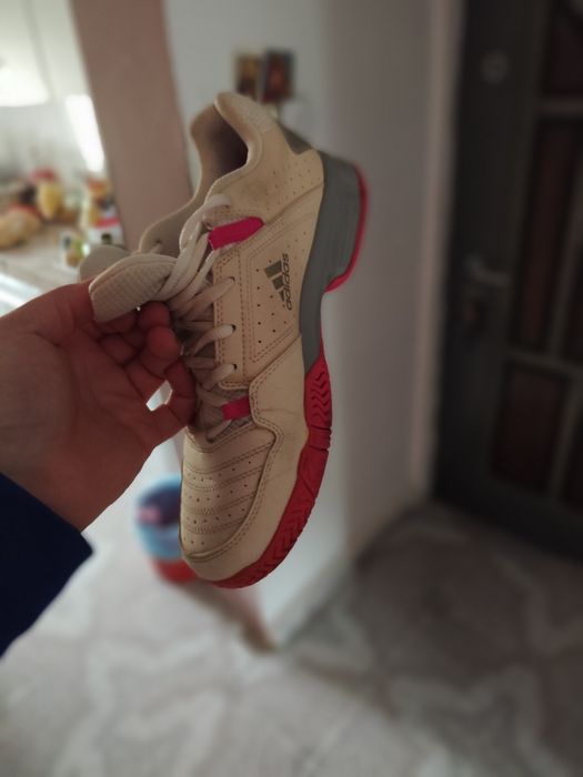 Adidași marca Adidas