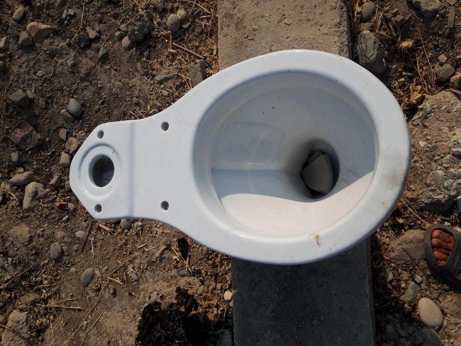 Унитаз янги таги озро жойи синган