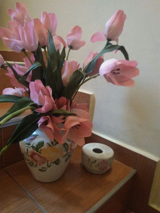 изкуствени цветя гладиоли и лалета+подарък за дома
