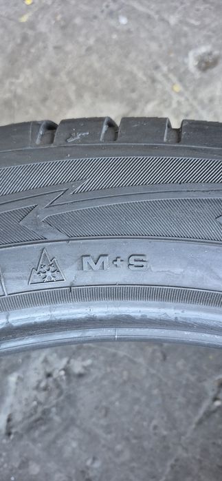 4 anvelope iarna Goodyear 275/45/21.Pretul este pe bucata