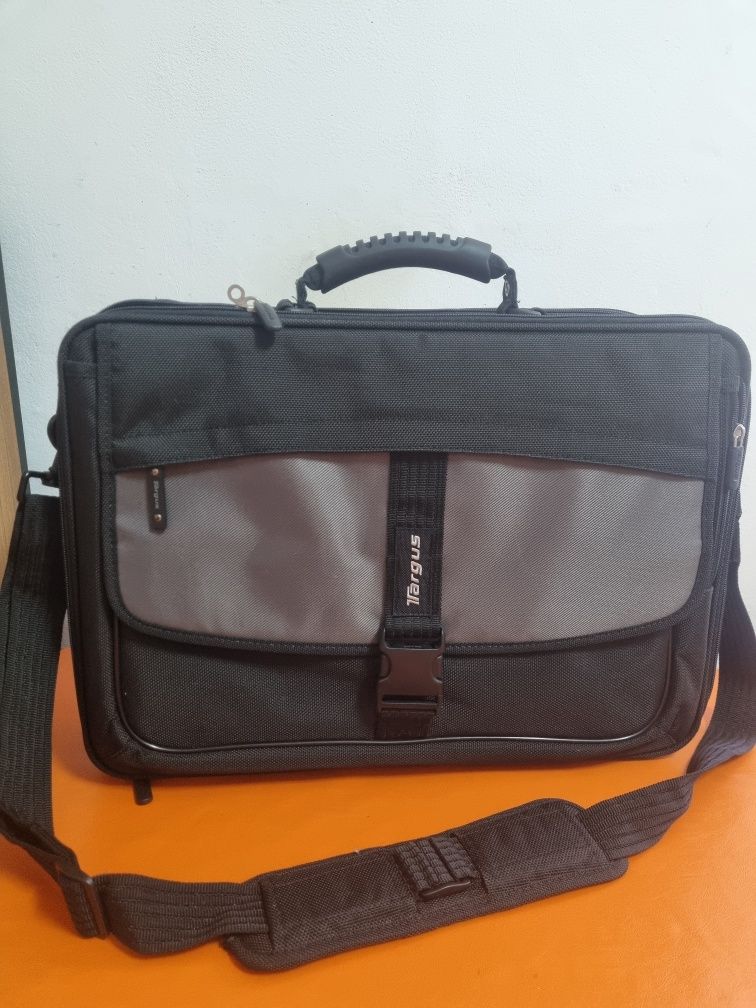 Geanta laptop 17 inch NOUĂ