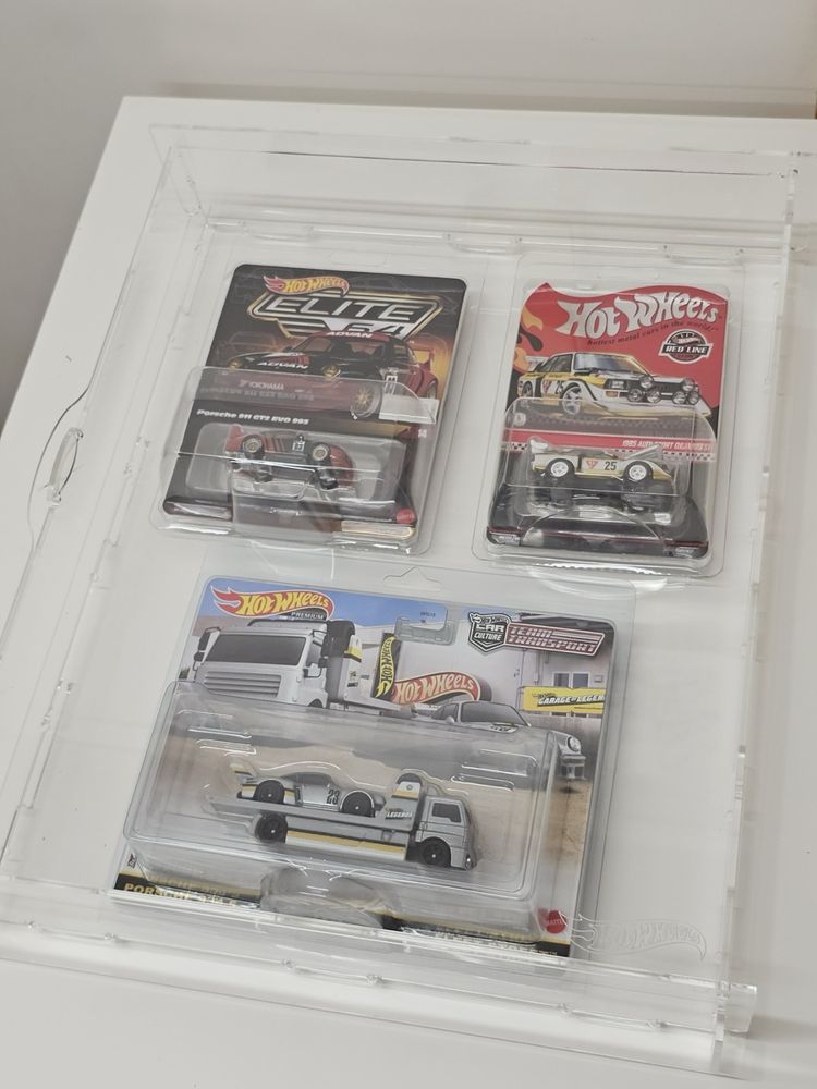 Витрина за колички в блистери Hot Wheels, Matchbox и др.