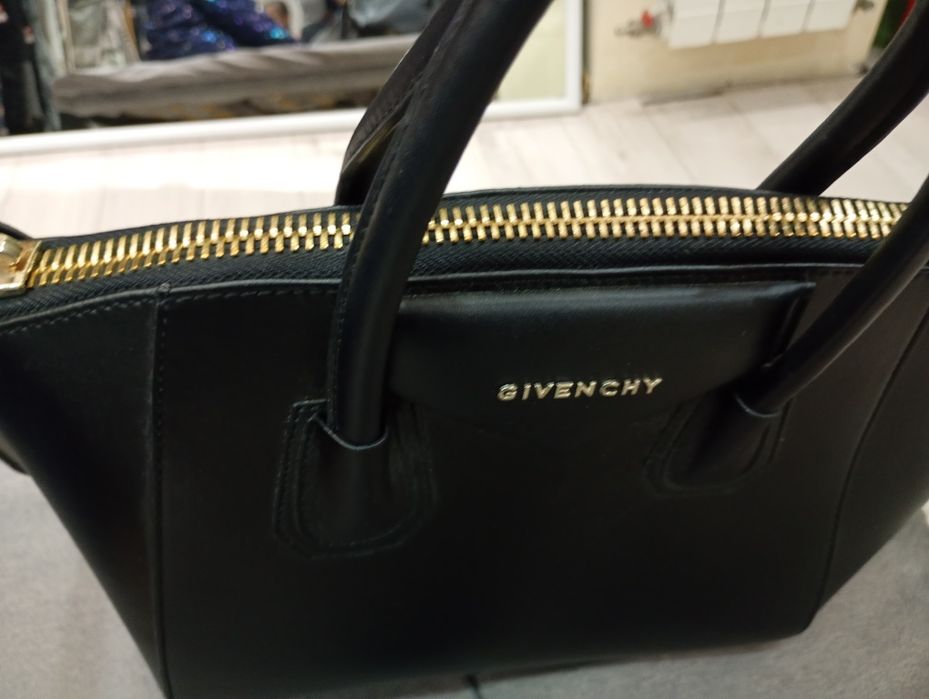 Urgent geanta Givenchy frumoasa