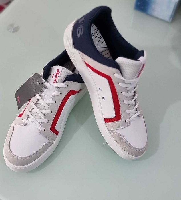 Levi's Mullet 2.0, Tenisi Josi