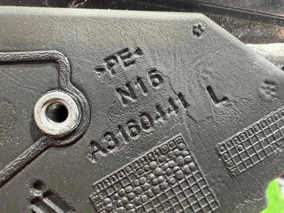 OGLINDA STANGA 1-8 PINI / 2-7 PINI MERCEDES BENZ C220 2012 CDI 2.1 DIESEL C-Class W204 BREAK MODEL T COD OEM A3160411 2007-2015