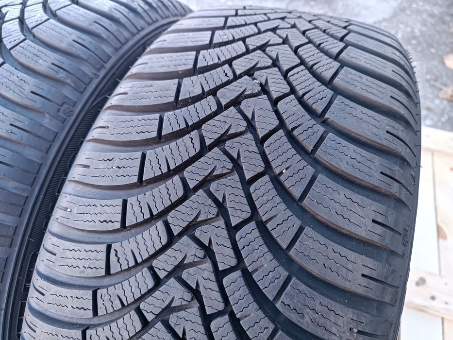 2бр. зимни гуми 235/50/17 Falken