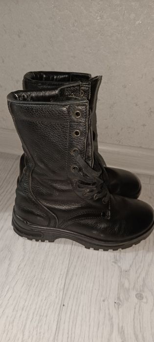Продам берцы 36 размера