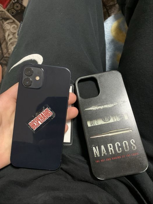 Vand IPhone 12 si  IPhone xr