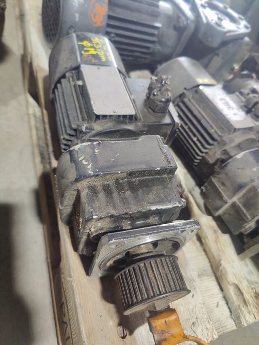 Motor electric trifazat cu reductor, 0.12kW, 353rpm, 220/380V