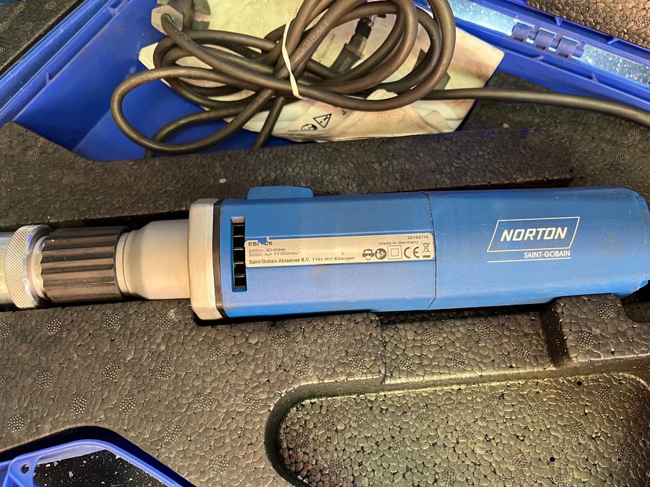 Masini 2 de taiat debitat sanfrenat eba12 si eni06