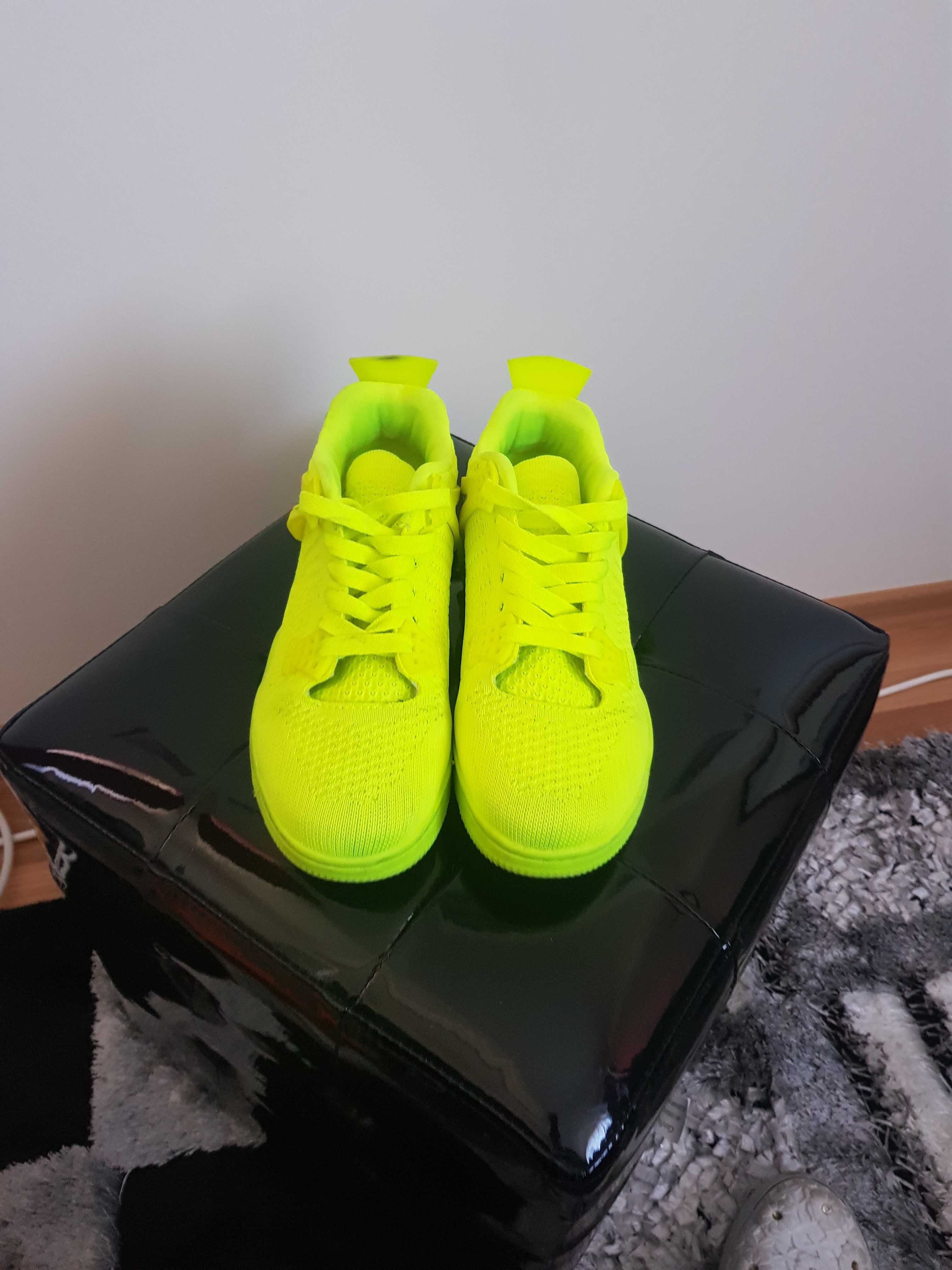 Adidasi verde neon 36 superbi