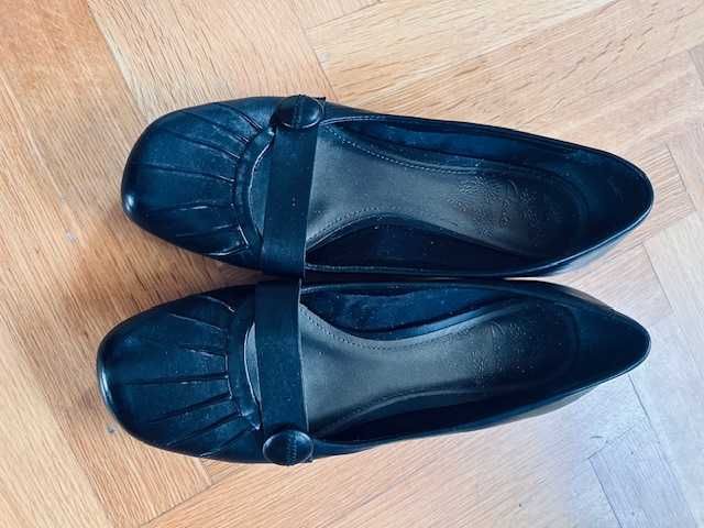 Clarks оригинални кожени дамски обувки