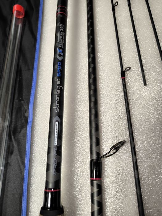 Feeder PRO FL Strategist Spod 3,9 M 100-300g + Mulineta PRO FL TX 8000