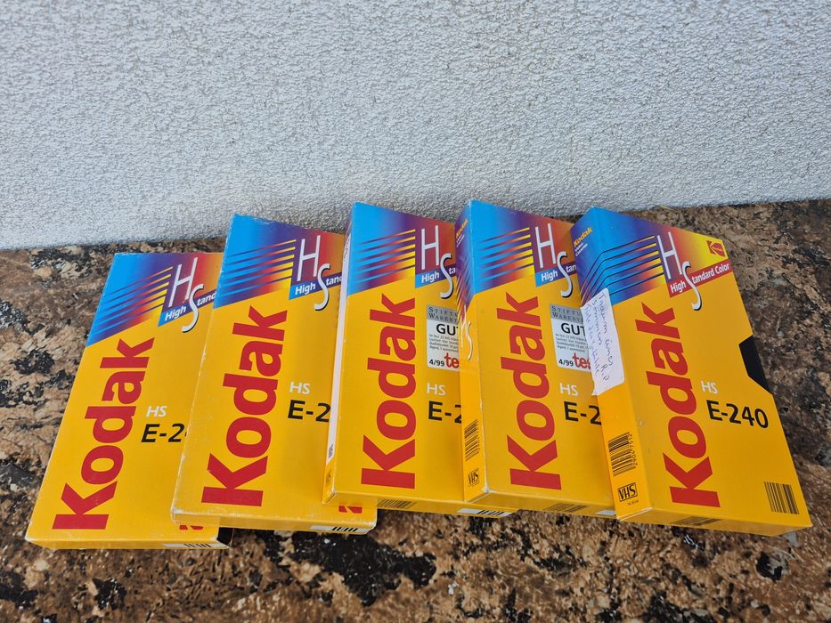 Vând 10 casete video VHS originale Kodak ,colecție de filme diferite