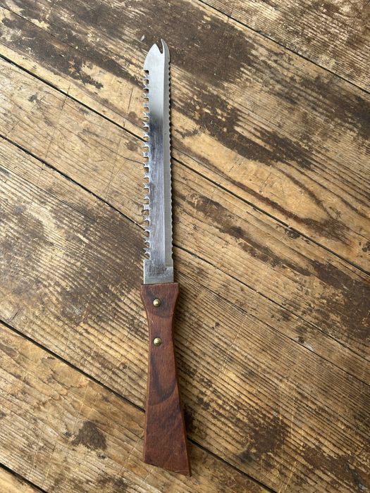 Doua cutite, Zwilling si Pradel!