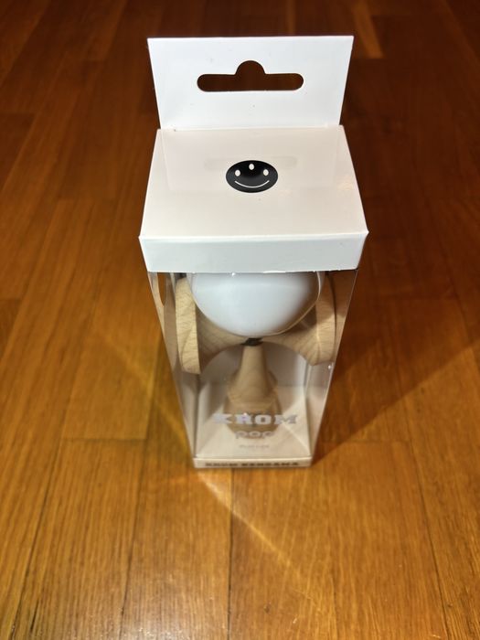 Kendama KROM Pop sticky white