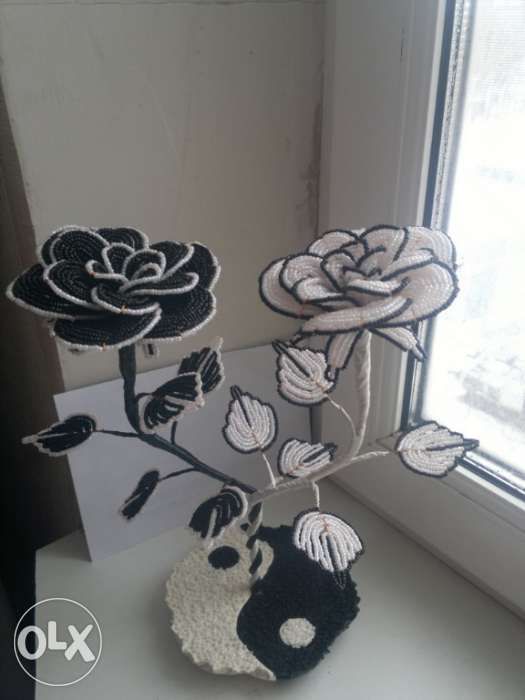 Розы Инь-ян из бисера