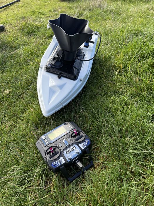 Лодка за захранка