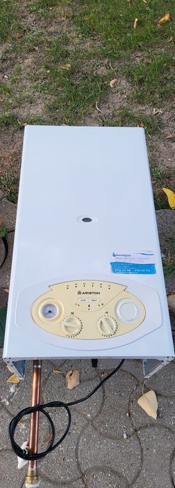 Centrala termica ARISTON BS 24 FF + Kit de evacuare